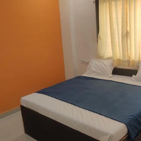 Hotel Sai Santosh Shirdi Buitenkant foto