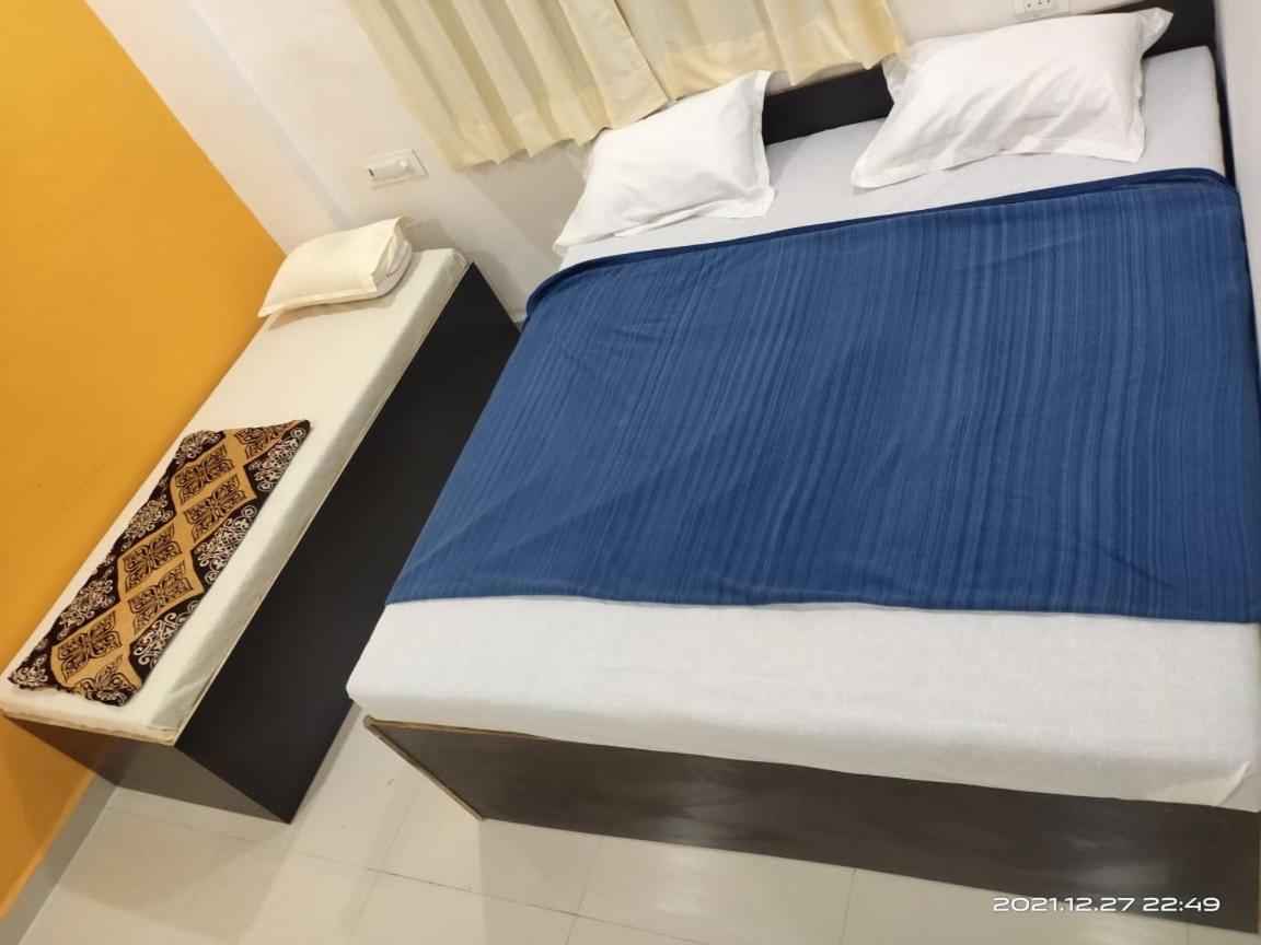 Hotel Sai Santosh Shirdi Buitenkant foto