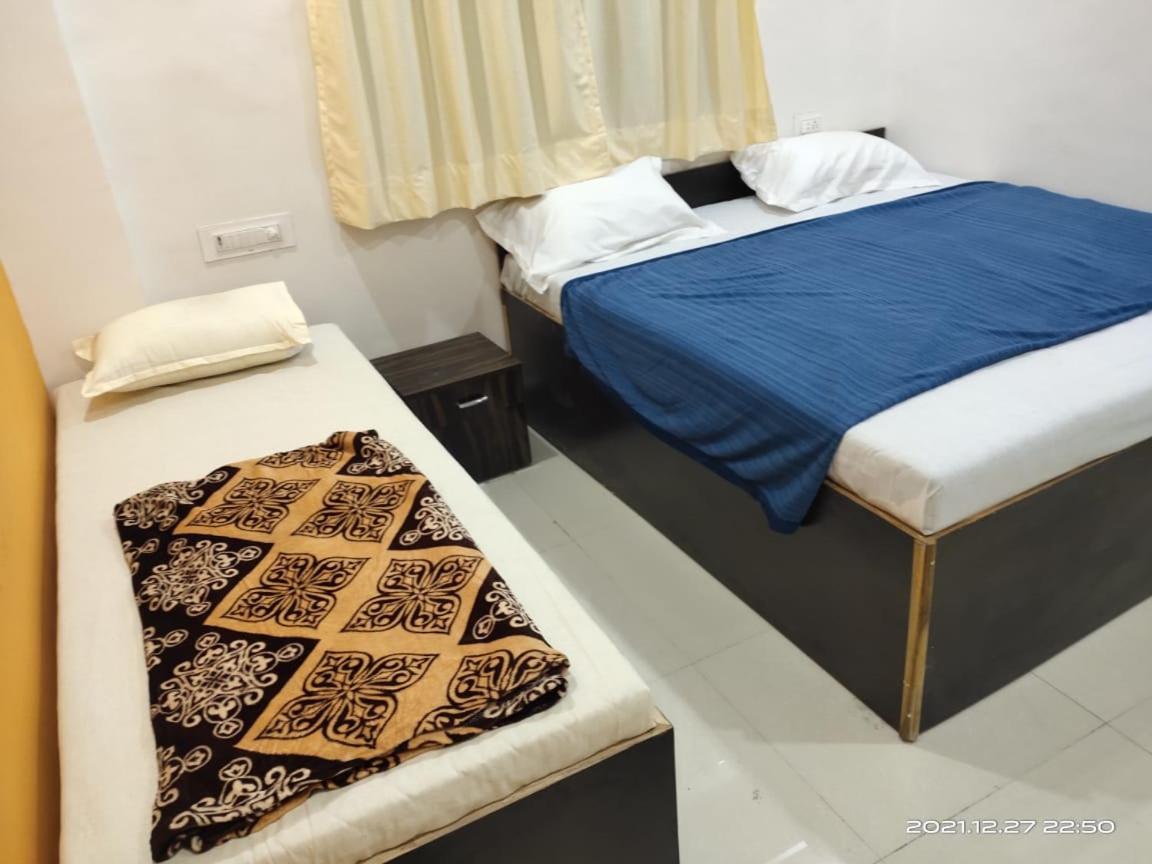 Hotel Sai Santosh Shirdi Buitenkant foto