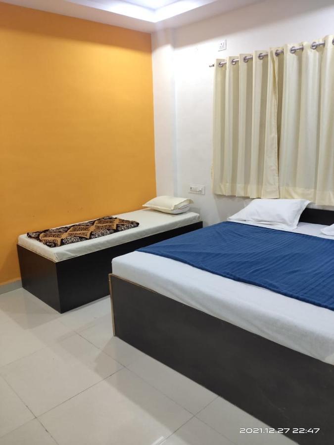 Hotel Sai Santosh Shirdi Buitenkant foto