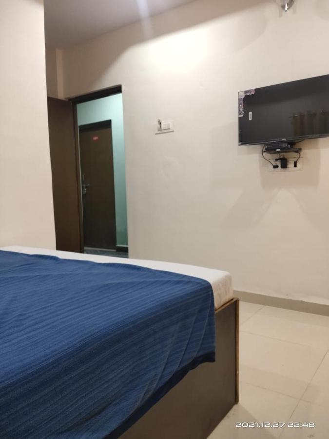 Hotel Sai Santosh Shirdi Buitenkant foto