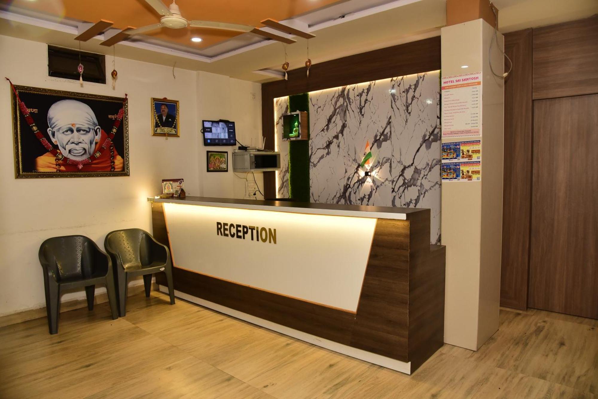 Hotel Sai Santosh Shirdi Buitenkant foto